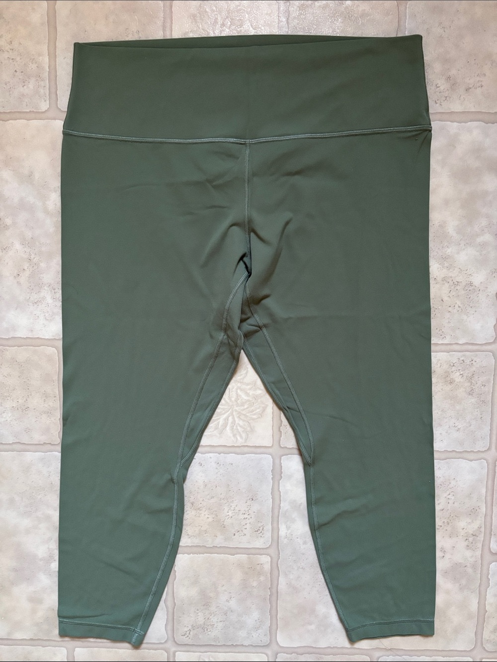 Lululemon Align HR Crop 24” Green Leggings Size 18 EUC